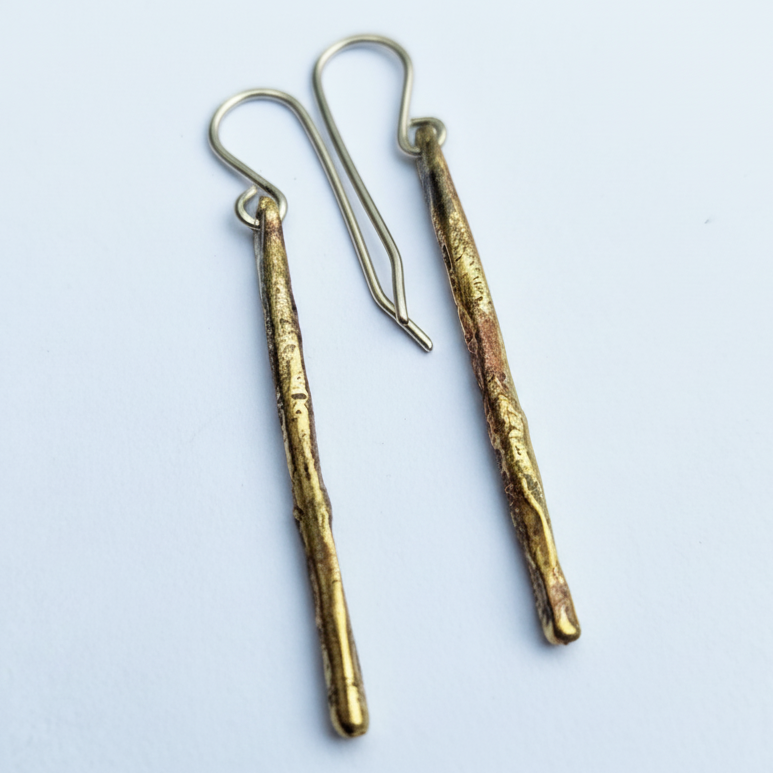 E25 - Reticulated Brass 